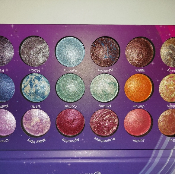 BH Cosmetics Galaxy Chic pallete - Picture 4 of 5